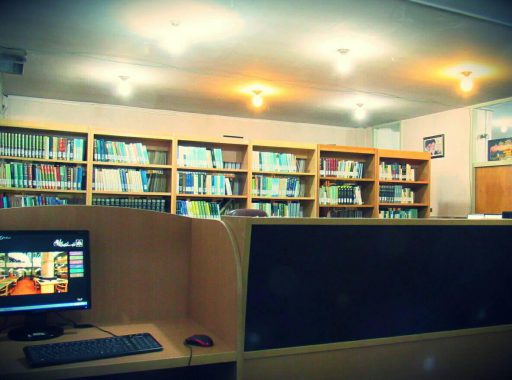 محیط میز امانت کتابخانه فاطمیه اصفهان